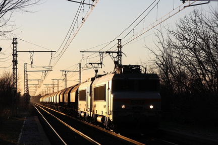 BB 7440 UM et rame céréalière